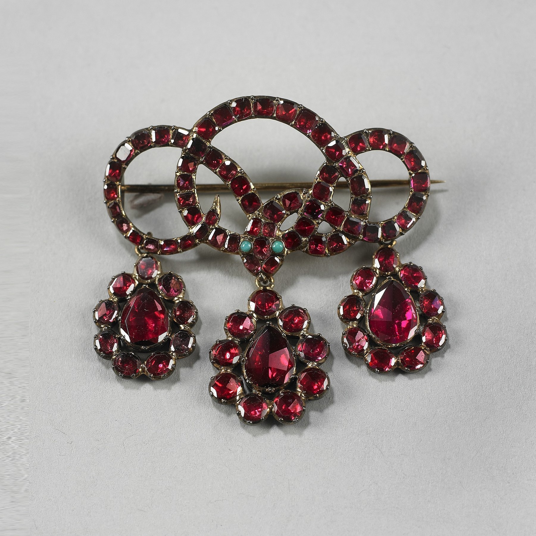 Garnet serpent brooch with pendants, ca. 1780 (Cooper Hewitt)